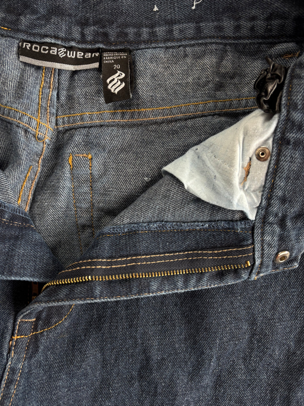 Vintage Embroidered Baggy Rocawear Backprint Jeans (S)