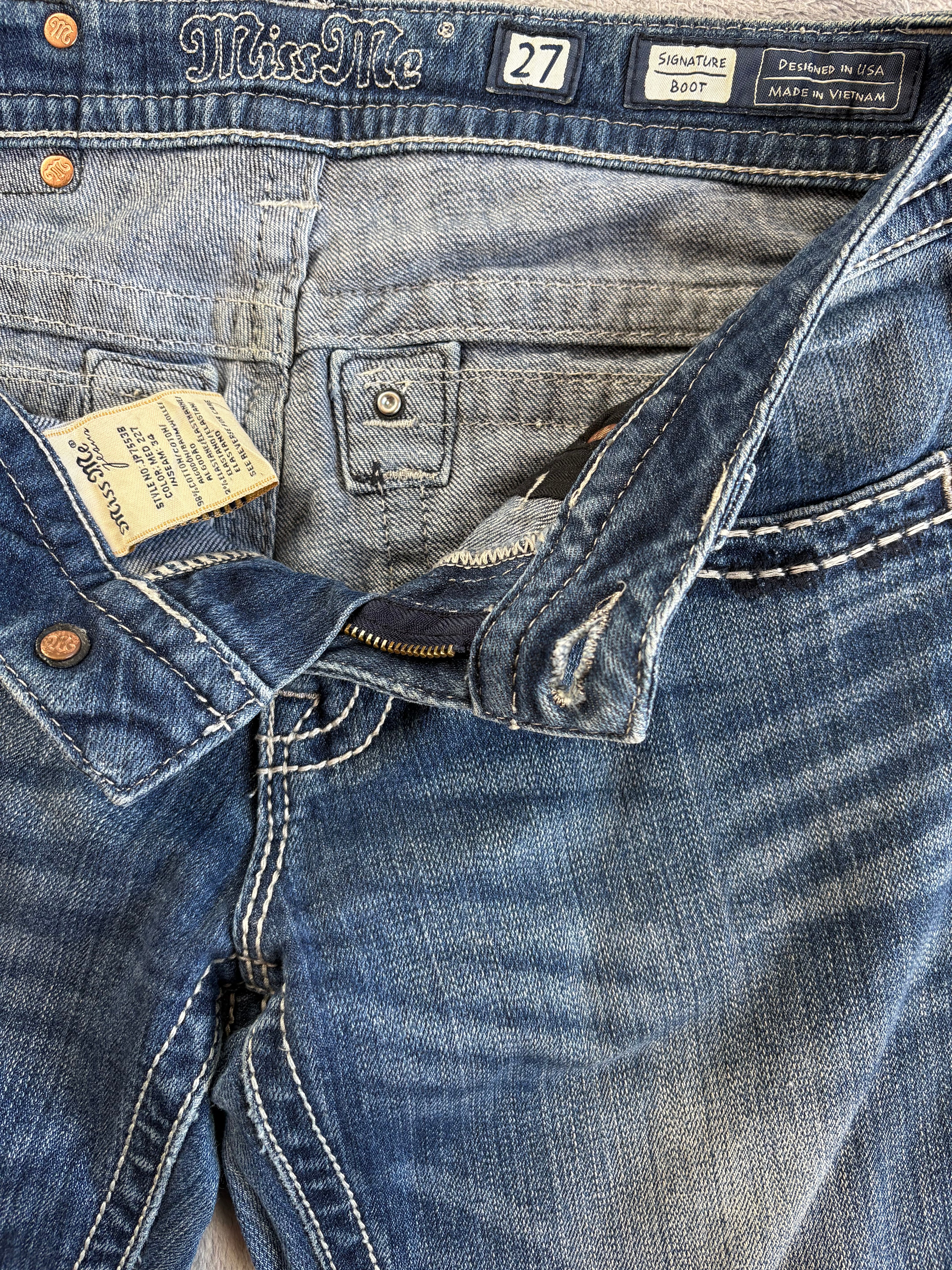 Vintage Y2K Miss Me Jeans Bootcut Lowrise (27)