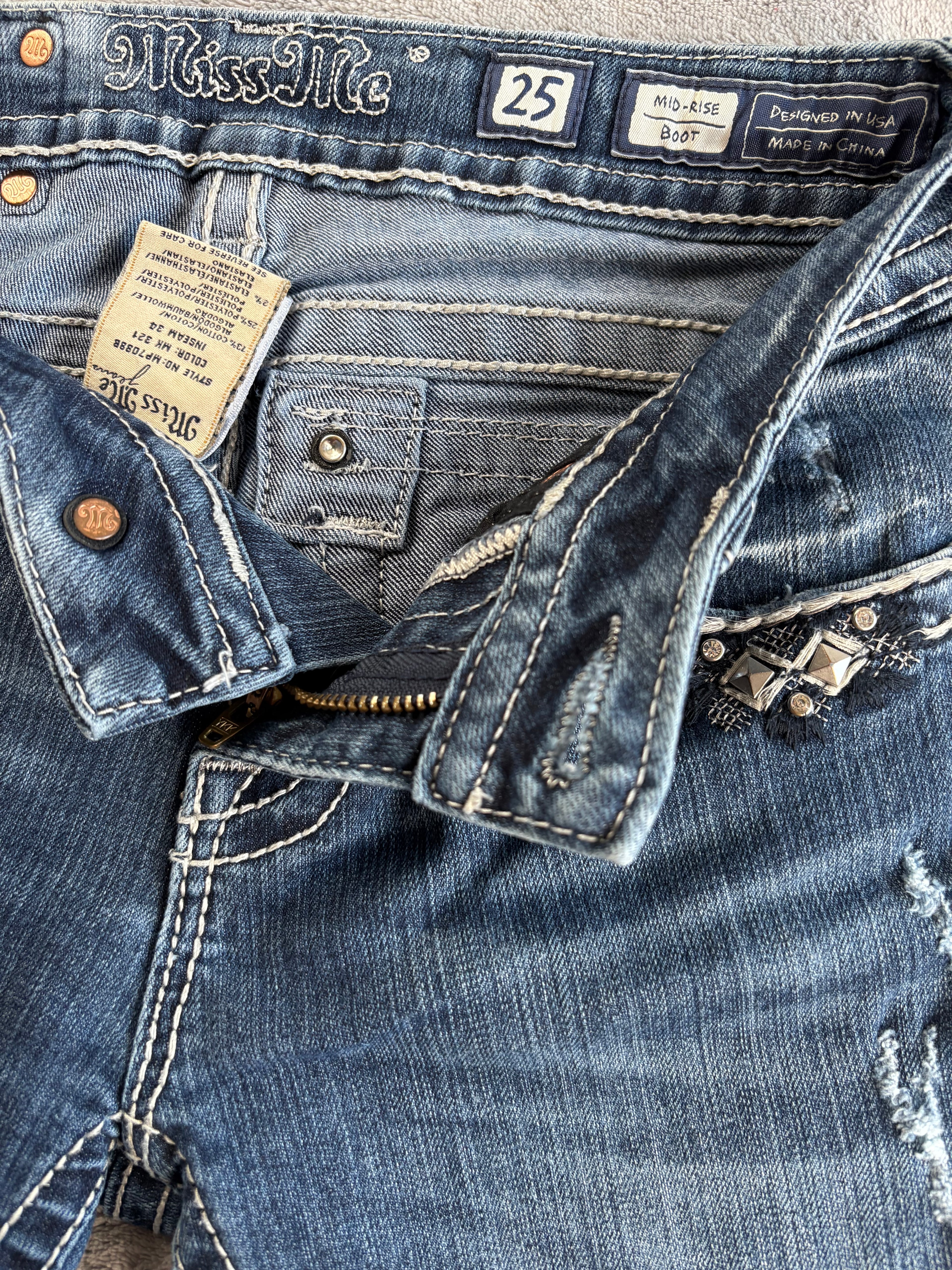 Vintage Miss Me Jeans Bootcut Midrise (25)